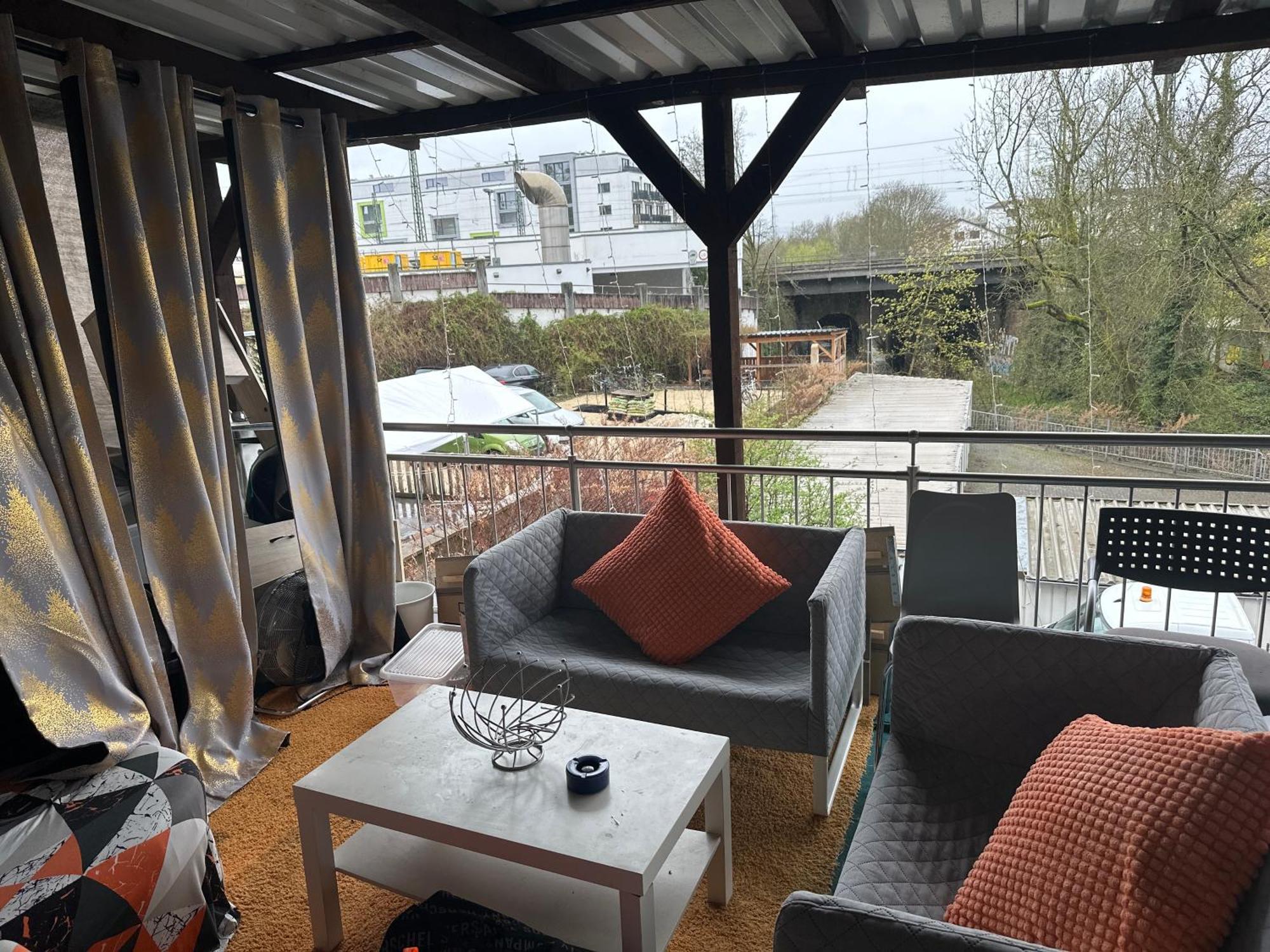 Schoenes Zimmer In Bahnhofsnaehe In Einer Wohnung Mit Grosser Terrasse Giessen Ngoại thất bức ảnh