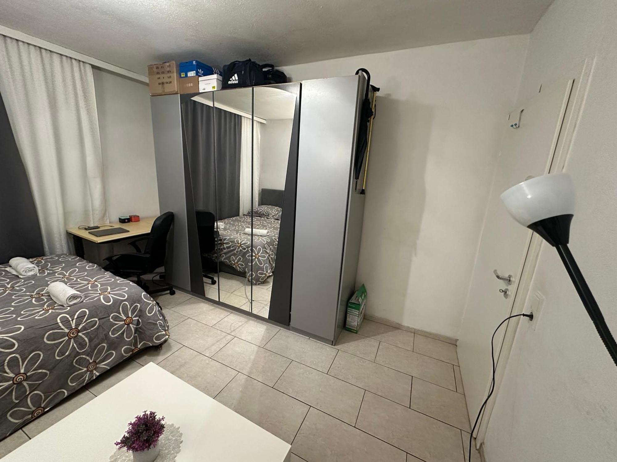 Schoenes Zimmer In Bahnhofsnaehe In Einer Wohnung Mit Grosser Terrasse Giessen Ngoại thất bức ảnh