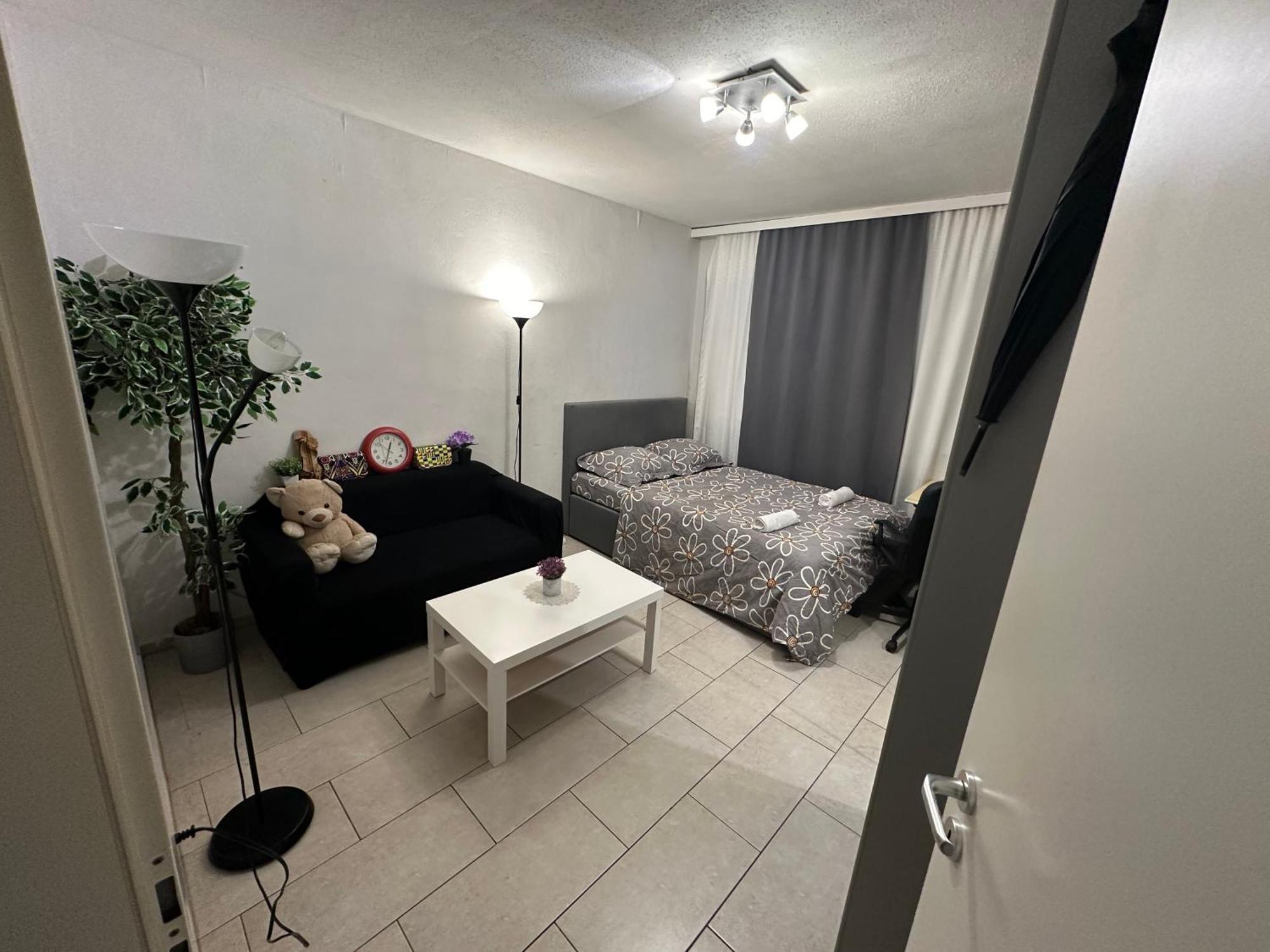 Schoenes Zimmer In Bahnhofsnaehe In Einer Wohnung Mit Grosser Terrasse Giessen Ngoại thất bức ảnh