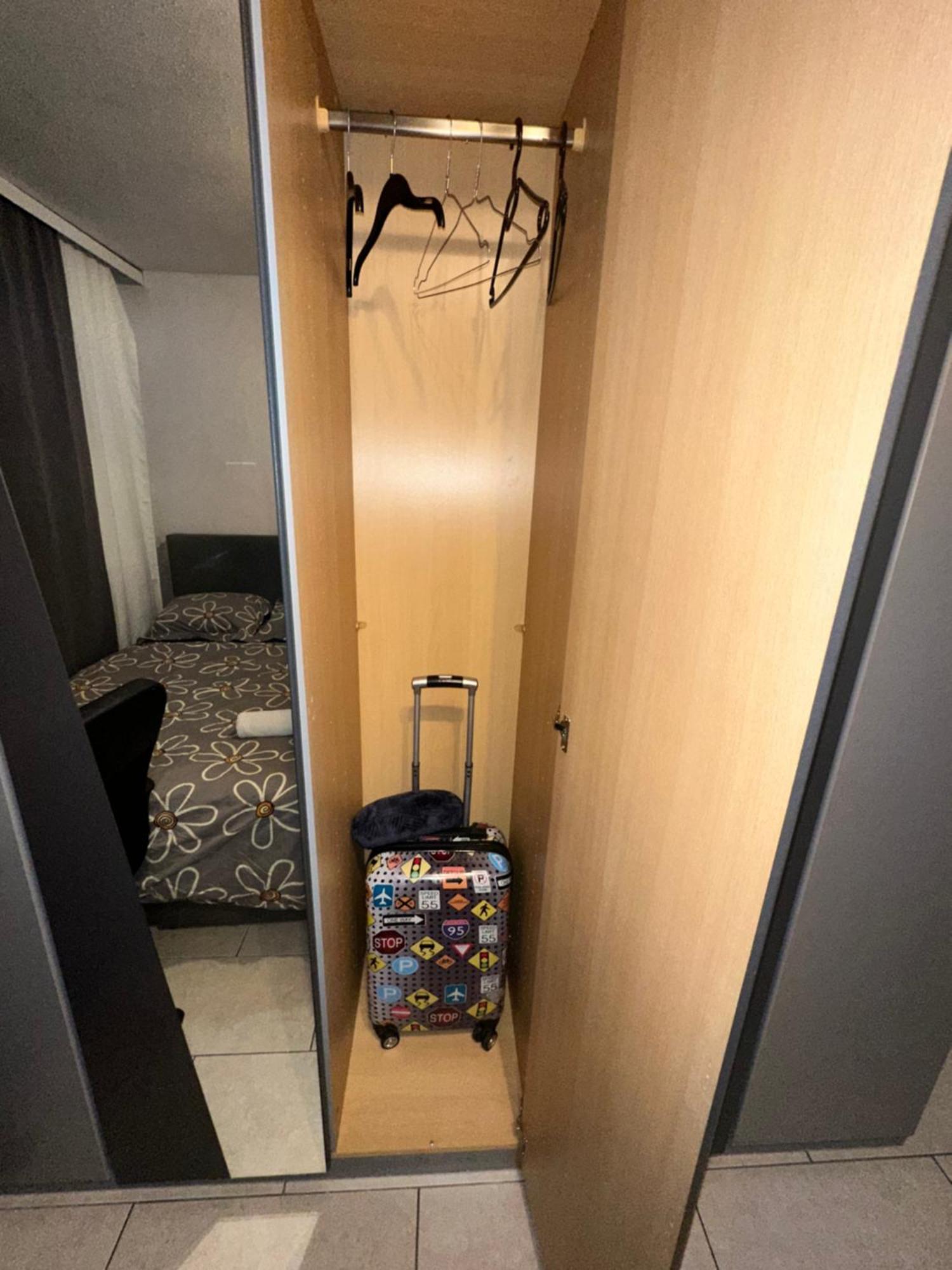 Schoenes Zimmer In Bahnhofsnaehe In Einer Wohnung Mit Grosser Terrasse Giessen Ngoại thất bức ảnh